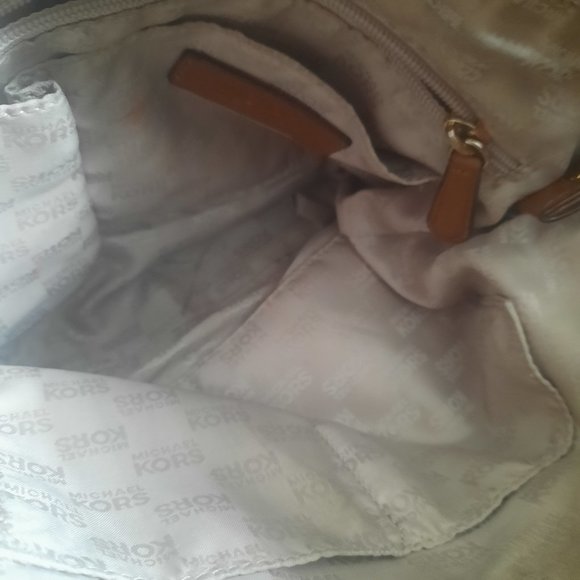 Micheal Kors Tan Leather Charm Tassel Gold Chain Shoulder Bag - Picture 7 of 7